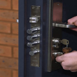 تعمیر و رگلاژ انواع درب ورودی ضد سرقت
